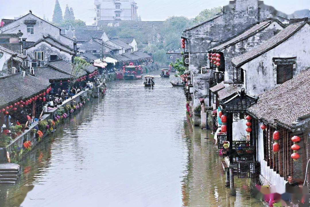 女老板舍不得交暖气费，没想小伙用小太阳和电风扇取暖，太有才了游戏画面